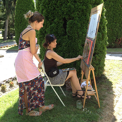 Na poletnem tečaju slikanja in risanja po želji spoznate različne slikarske in risarske tehnike. Tečaj slikanja in risanja je namenjen tako začetnikom kot že izkušenim ljubiteljskim slikarjem.