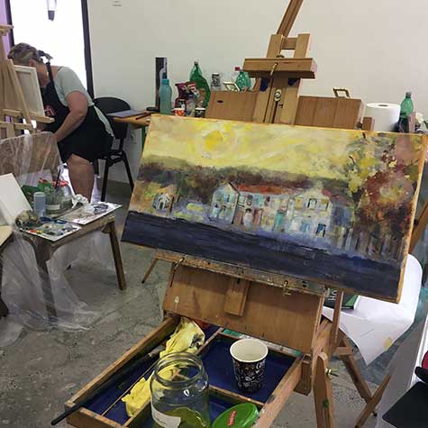 Skozi slikarsko delo, prakso so udeleženci poletne slikarske šole iskali svoje slikarske govorice.