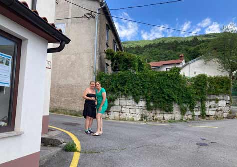 Stara osnovna šola, danes prostor agrarne skupnosti v Podgorju je bil konec junija  poletni atelje za slikarsko in risarsko ustvarjanje pod okriljem Poletne slikarske delavnice -Tečaja slikanja in risanja Maribor.