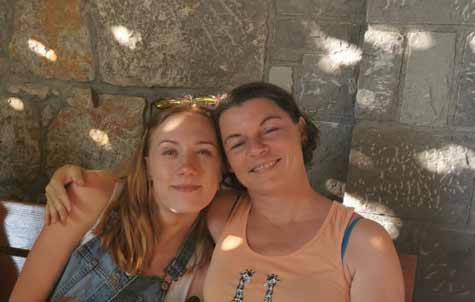 Med večdnevnim slikanjem se spletejo prijateljski odnosi odraslih, ki imajo slikanje in risanje radi.