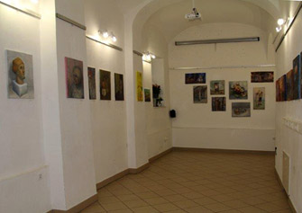 Razstava slik nastalih v tečaju slikanja in risanja v Galeriji RRRudolf v Mariboru aprila 2017.