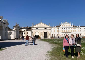 Slikarski tečaj poleg delavnic risanja in slikanja organizira vodene oglede slikarskih razstav. Letos smo si ogledali dve razstavi impresionizma in modernizma v Italiji.