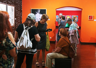 Tečaj slikanja smo zaključili s skupnim ogledom razstave grafik Andy-ja Warhol-a v Muzeju Galeriji Gradu Lendava, 2023.