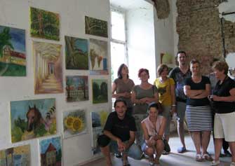 Razstava slikarskih del nastalih v času poletne slikarske šole v Dvorcu Rakičan.
