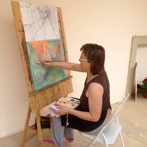 Učenje slikanja in risanja v poletni slikarski šoli poteka intenzivno štiri dni.